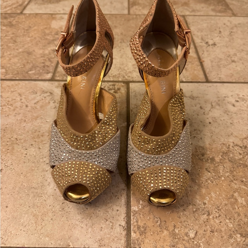 Elegant Silver and Gold Peep-Toe Heels Gianni Bini